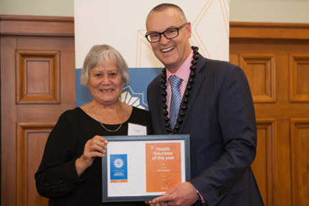 Minister of Health Dr David Clark with Kim Gosman, 2018 Health Volunteer of the Year.